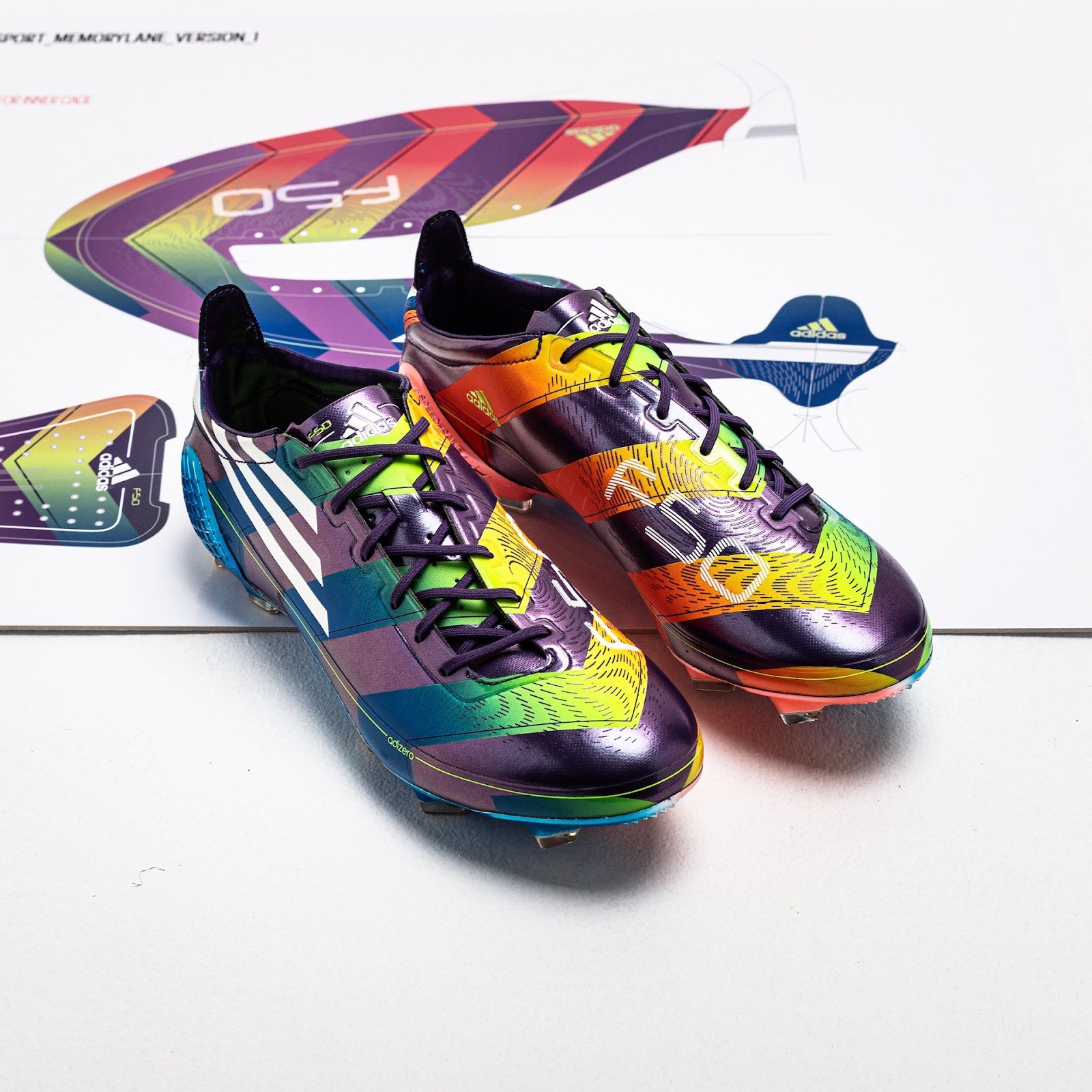 Một số hình ảnh về đôi giày đá bóng adidas F50 Adizero Memory Lane