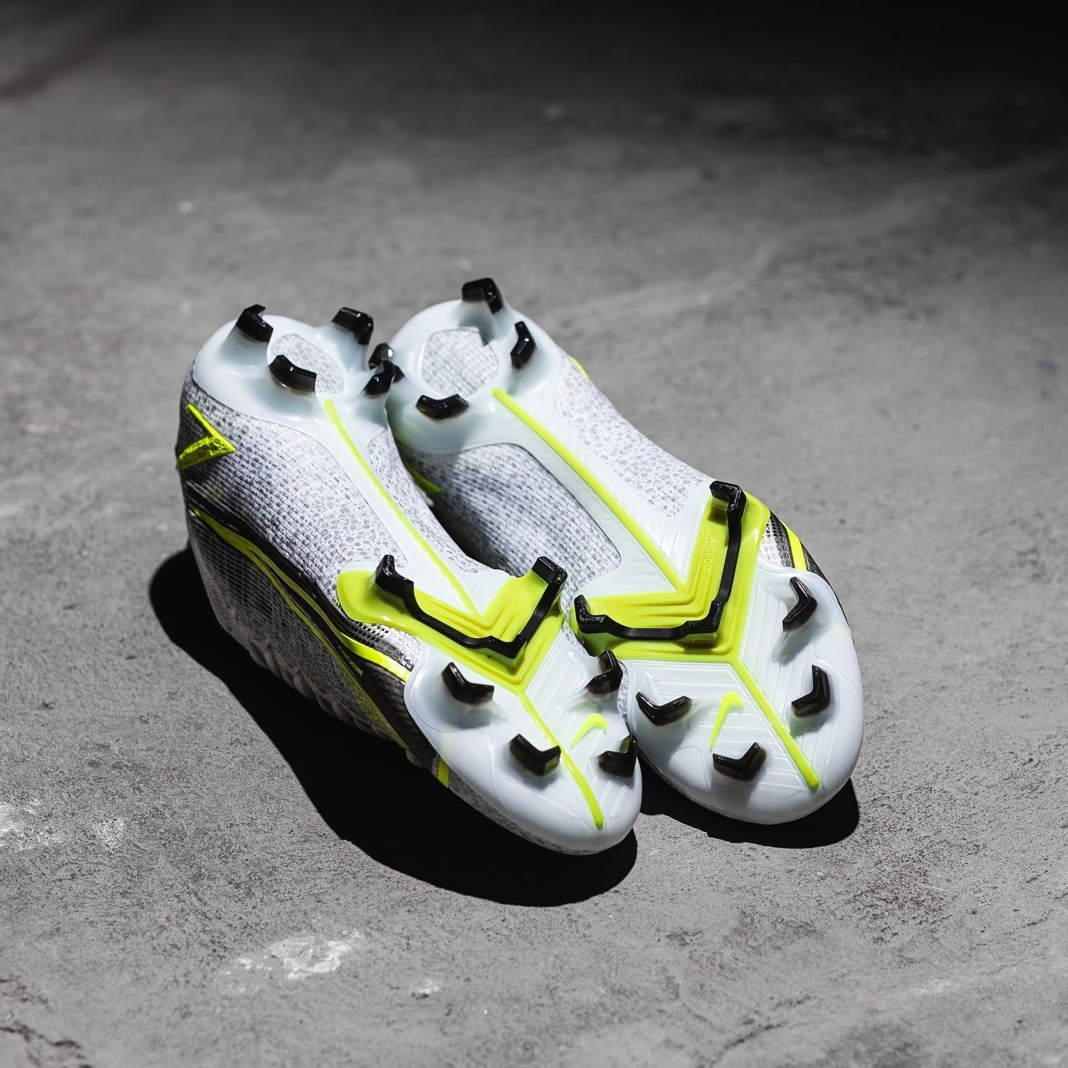 Công nghệ của giày đá bóng Nike Mercurial 2021 White / Black / Silver / Volt 