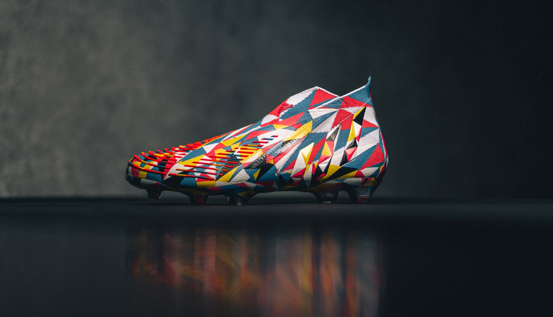 Giới thiệu Giày bóng đá adidas ''Geometric '' Predator Edge +