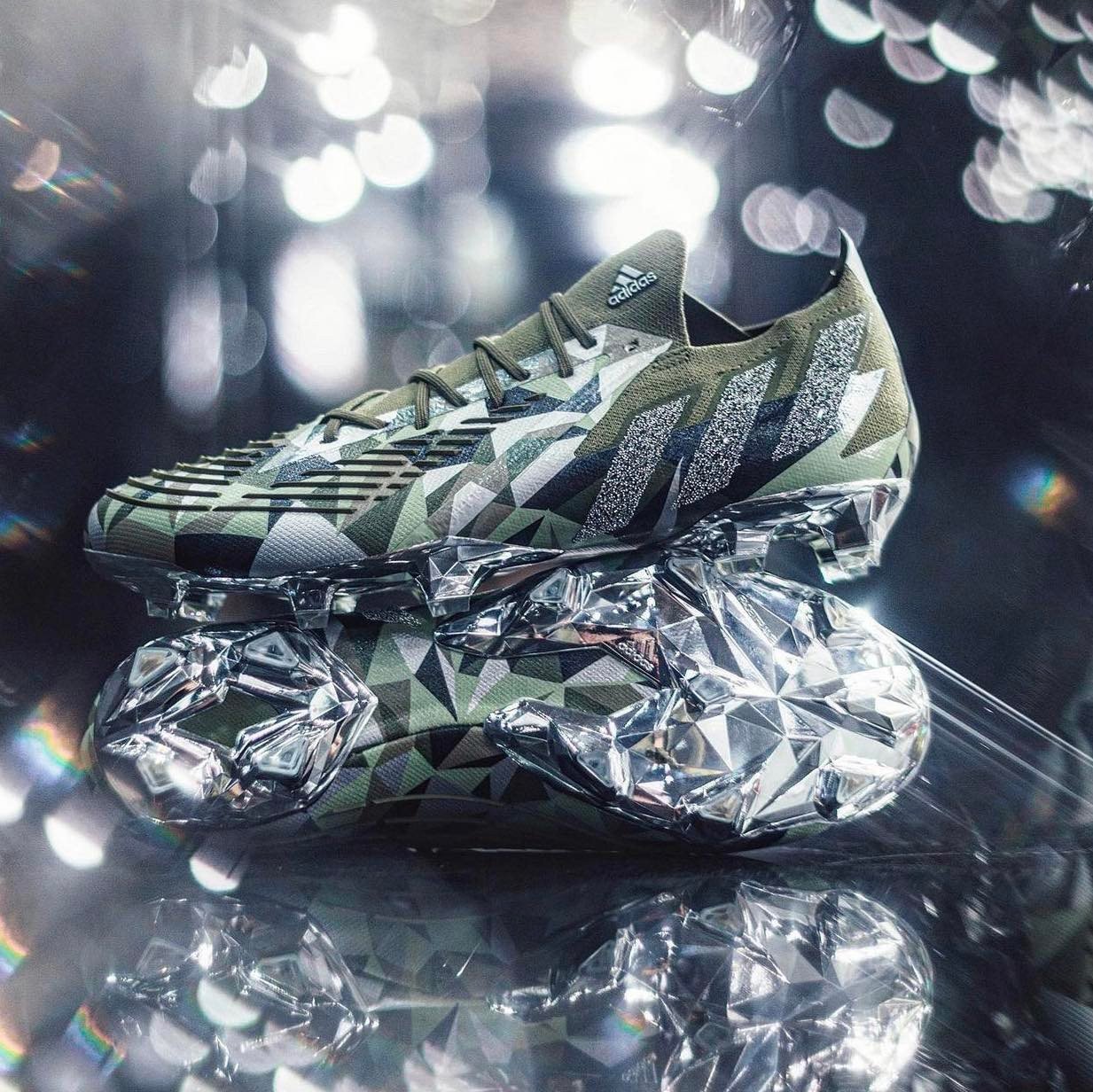 Công nghệ giày đá bóng Adidas Predator Edge Swarovski Crystals
