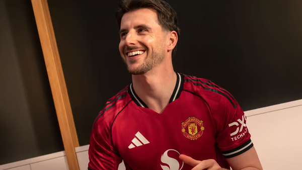 Manchester United 2025/26 Home Kit: Hồi Sinh Từ Nhà Hát Của Những Giấc Mơ
