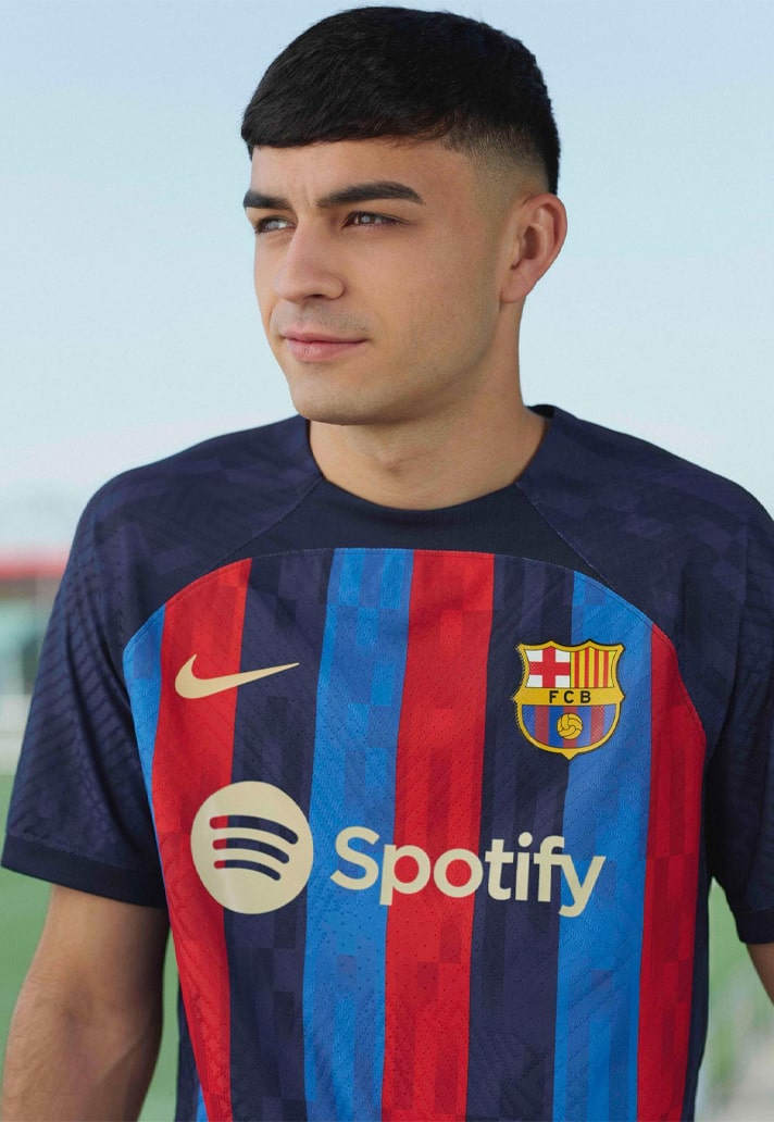 Nike phát hành áo thi đấu cho câu lạc bộ Barcelona