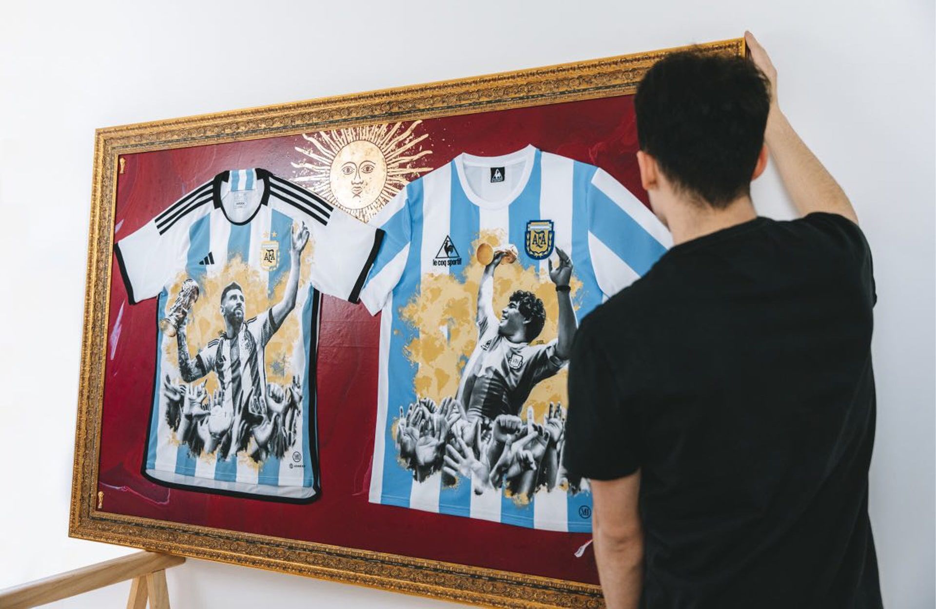 họa sĩ Mats Drawing phác họa Messi và Maradona trên áo thi đấu - 6