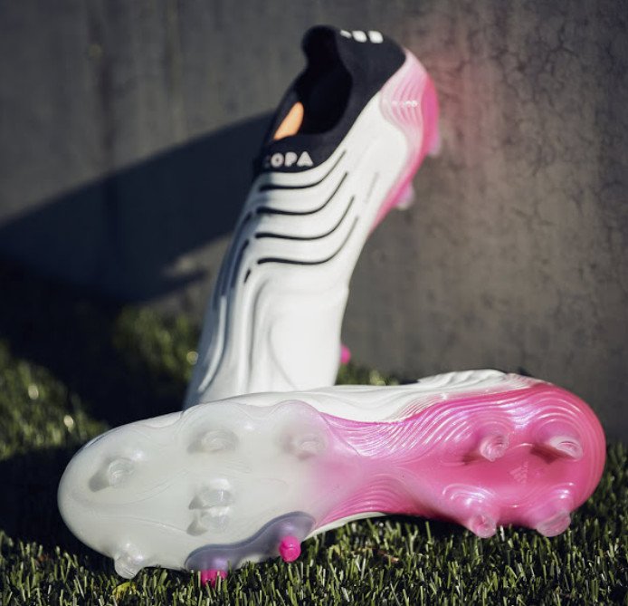 Giày đá bóng adidas Predator Freak Superspectral