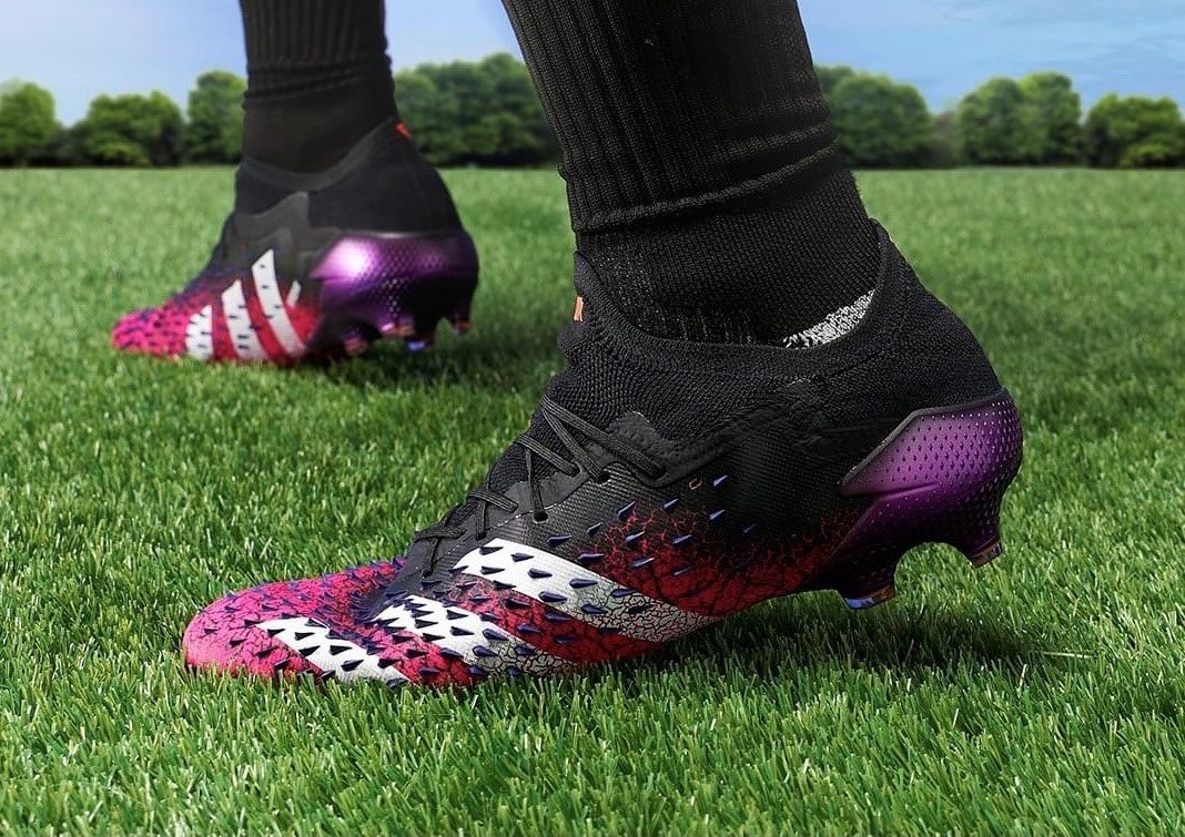 Giày đá bóng adidas Predator Freak Superspectral