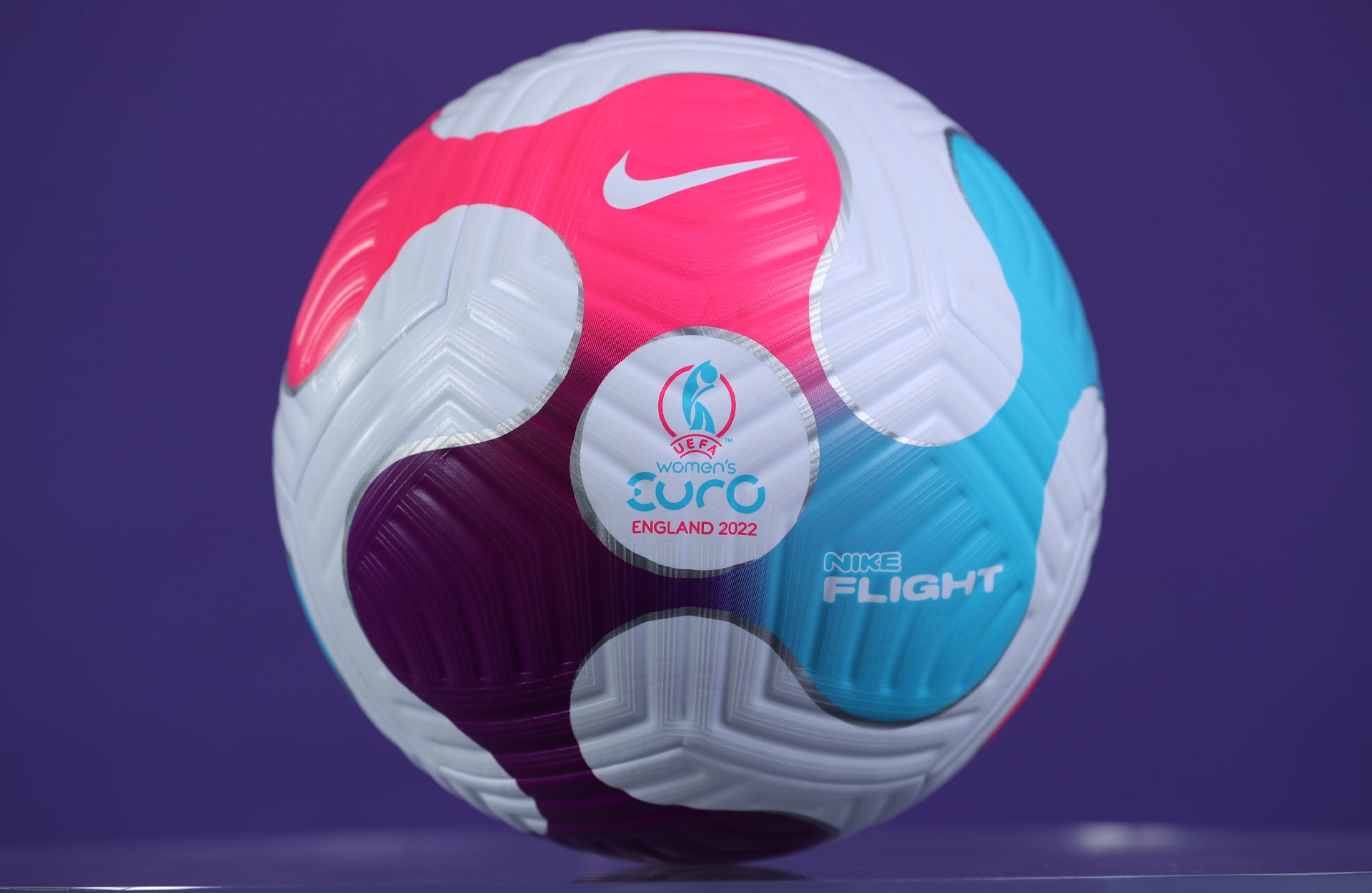 Giới thiệu phiên bản bóng đá mới dành cho mùa giải UEFA WOMEN EURO 2022