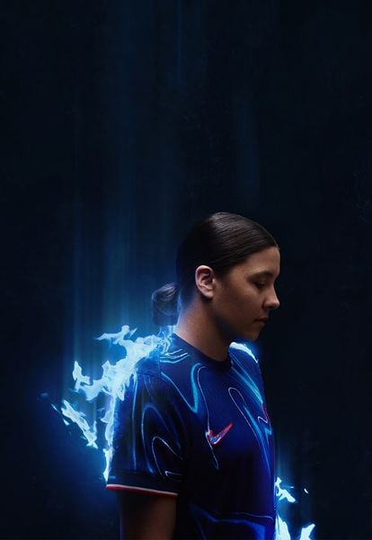 Áo Đấu Sân Nhà 24-25 Chelsea: Bùng Cháy Năng Lượng Mới Từ Nike & Uncommon