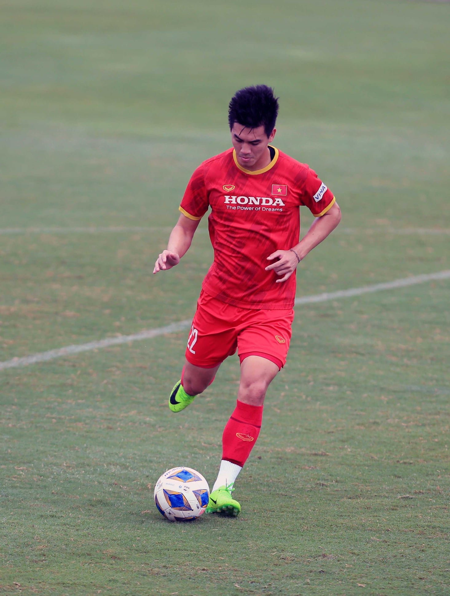 Bật bí quả bóng tập luyện của Đội tuyển Việt Nam trước thềm World Cup 2022