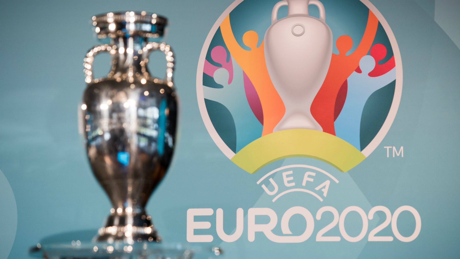 EURO 2020 chính thức bị hoãn và sẽ được tổ chức vào mùa hè năm sau