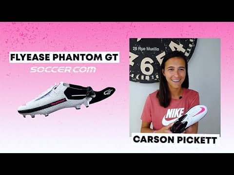 Nữ cầu thủ Carson Picke yêu thích sử dụng Nike Phantom FlyEase