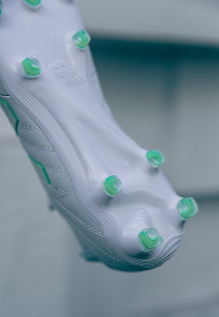 Giới thiệu giày đá banh New Balance Tekela v3 + 'Tri Aura' Pack