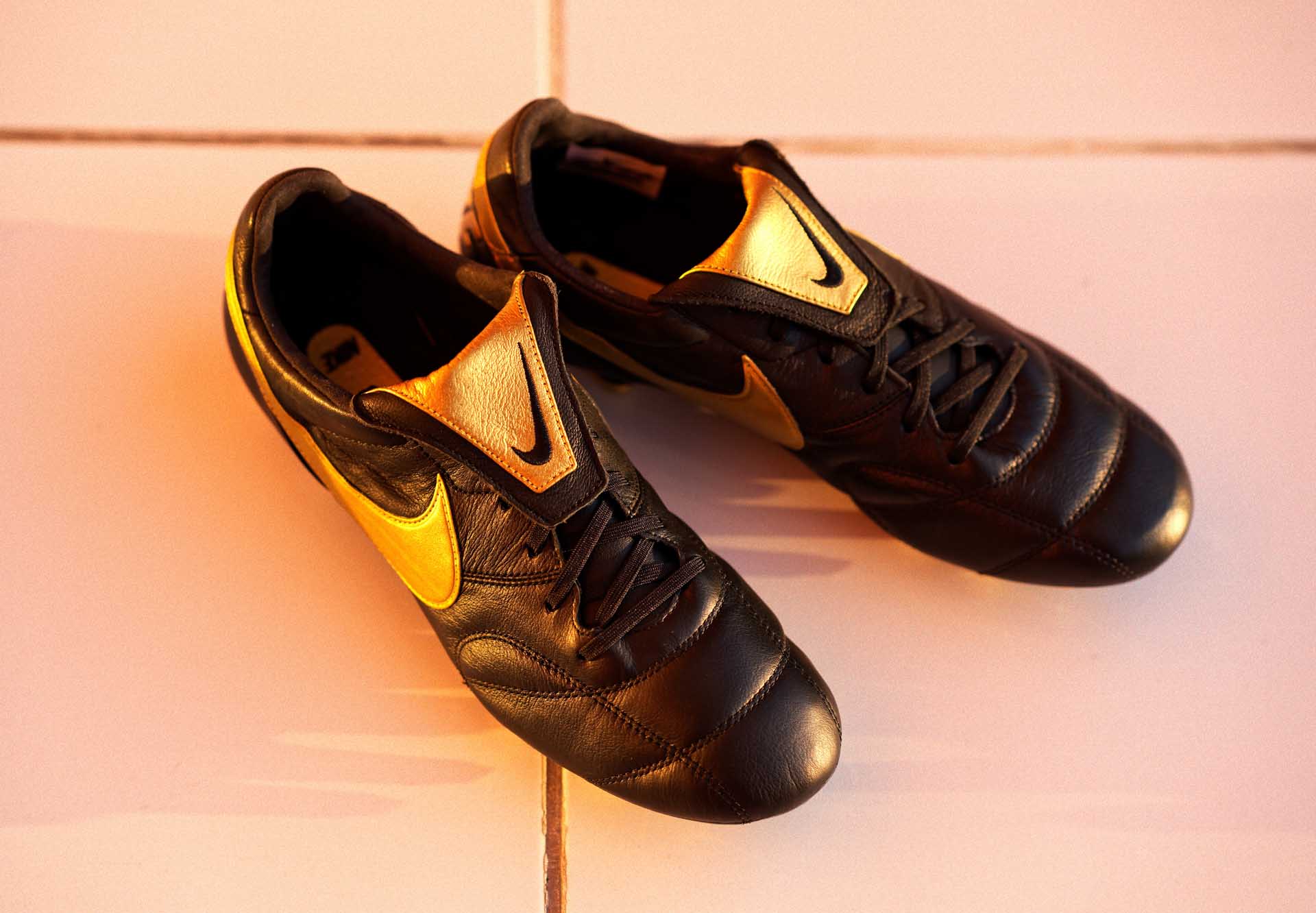 Phối màu "Black Lux" đầy sang trọng của Nike Premier II