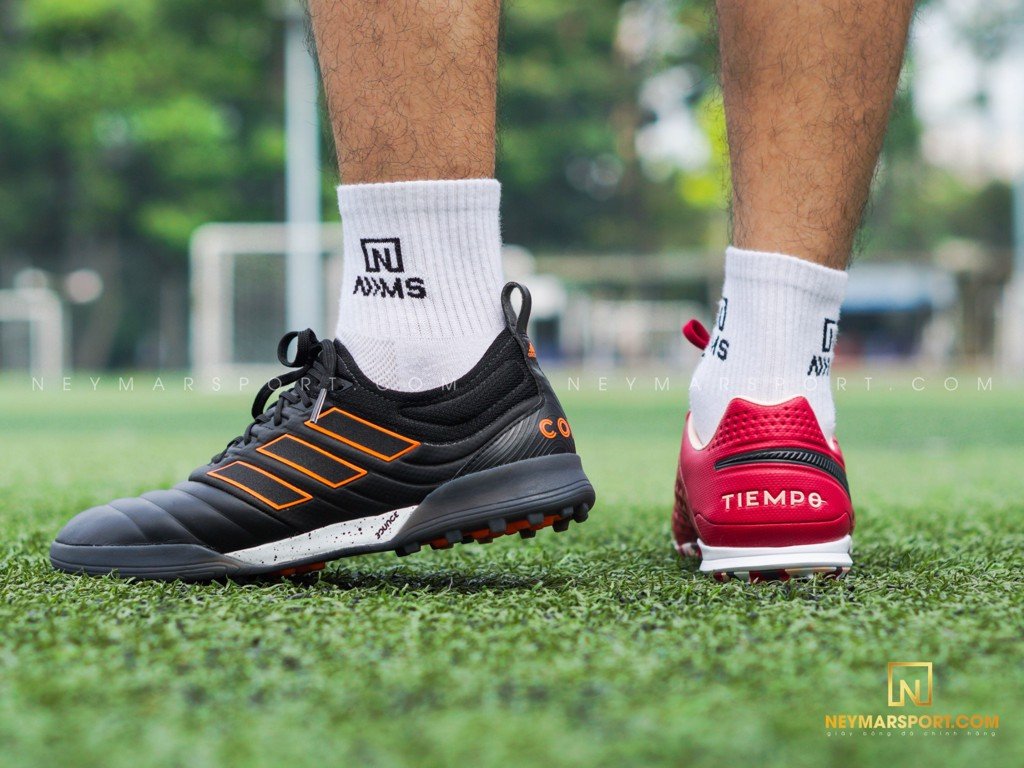 So sánh công nghệ giày cỏ nhân tạo adidas Copa 20.1 và Nike Tiempo Legend 8 Pro