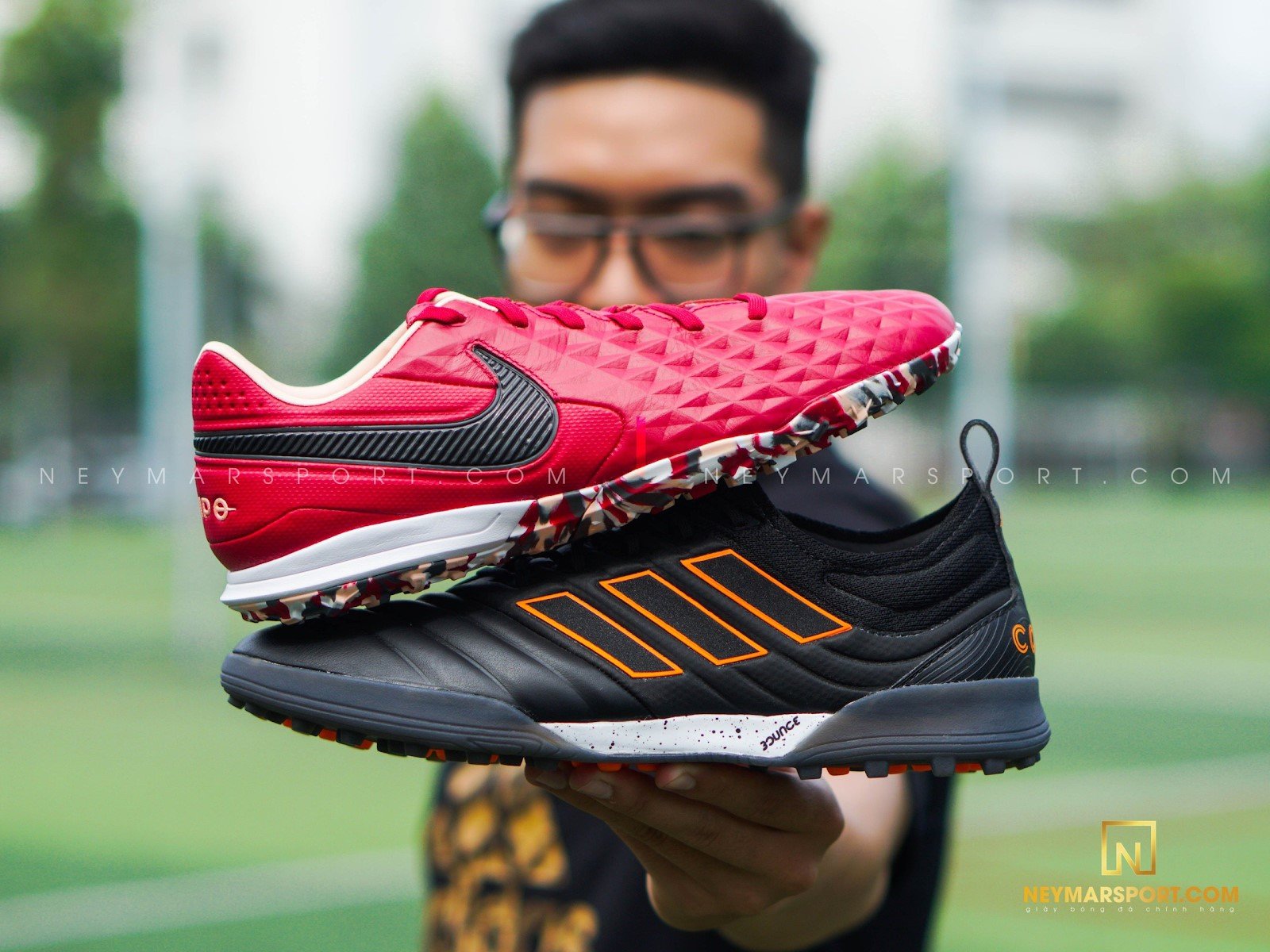 So sánh giày cỏ nhân tạo bằng da thật nổi tiếng nhất | adidas Copa 20.1 và Nike Tiempo Legend 8
