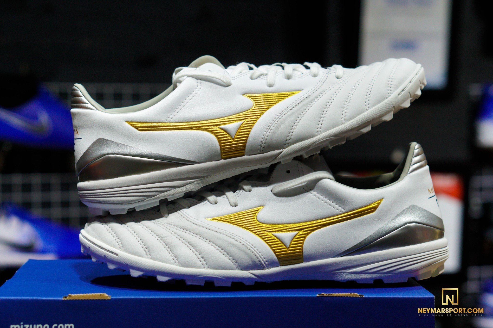 Giày đá banh Mizuno Morelia Neo KL II AS TF White/Gold