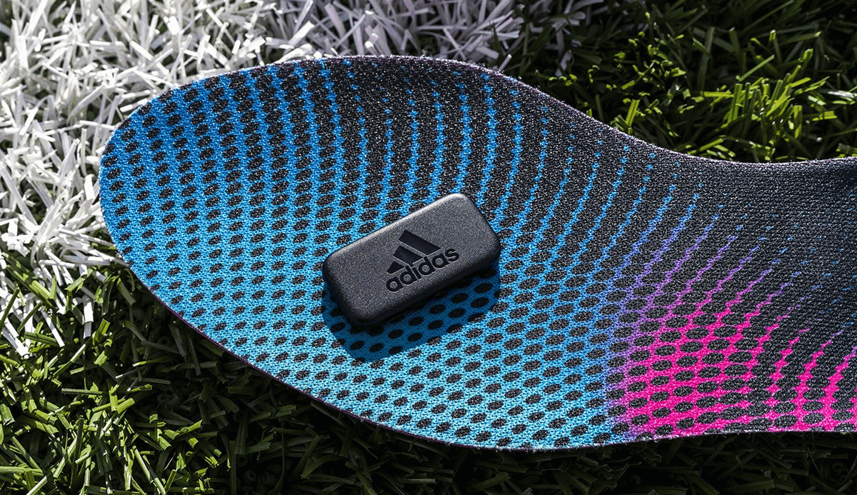 Giày đá banh Adidas. Chip điện tử GRM 1