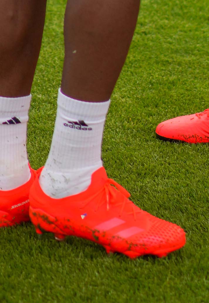 David Alaba (Bayern Munich) mang giày đá banh adidas Predator 20.1