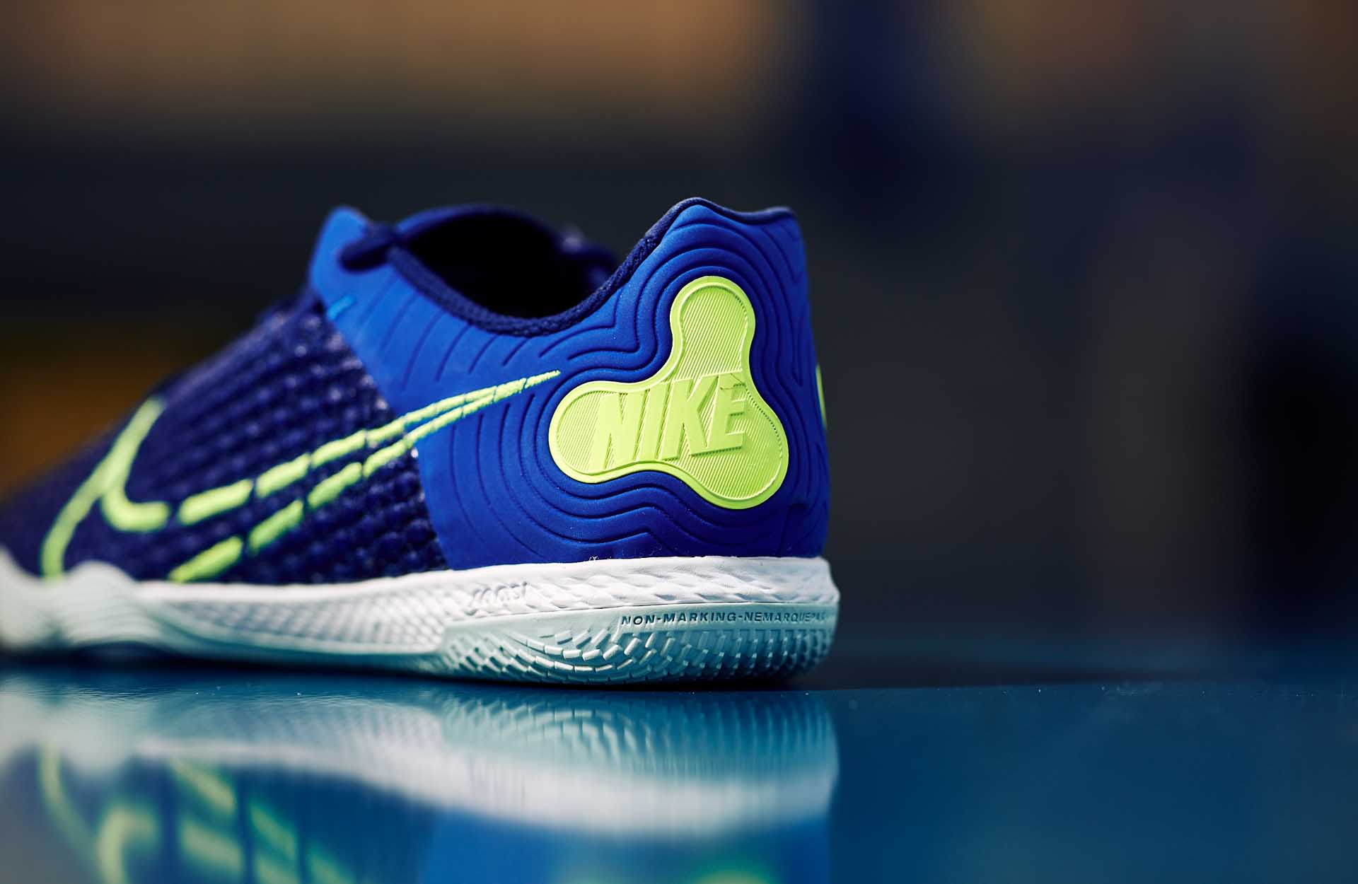 Nike React Gato nổi bật với đế giày công nghệ React