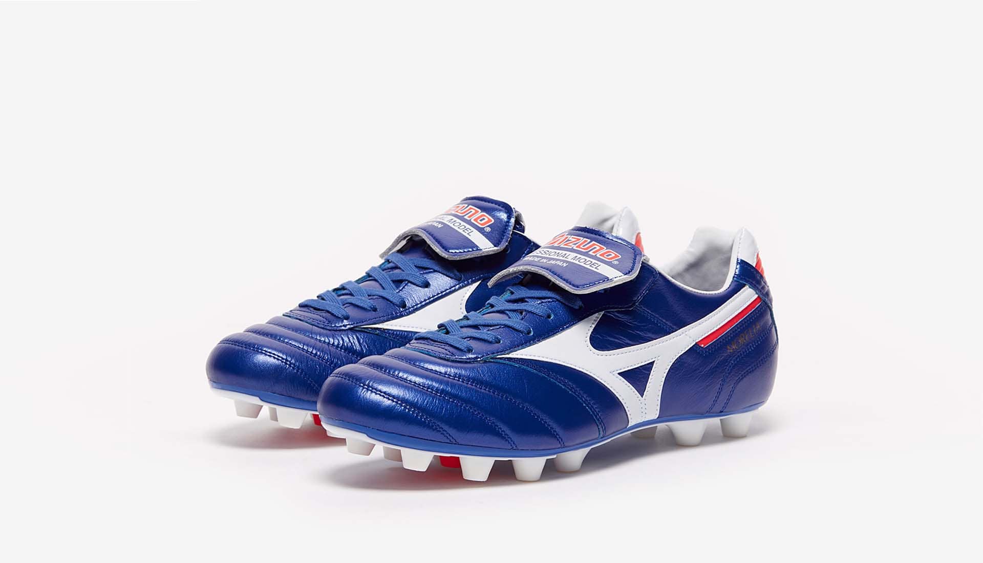 Mizuno Morelia II sở hữu phối màu xanh trắng “Reflex Blue/White” hài hòa đẹp mắt