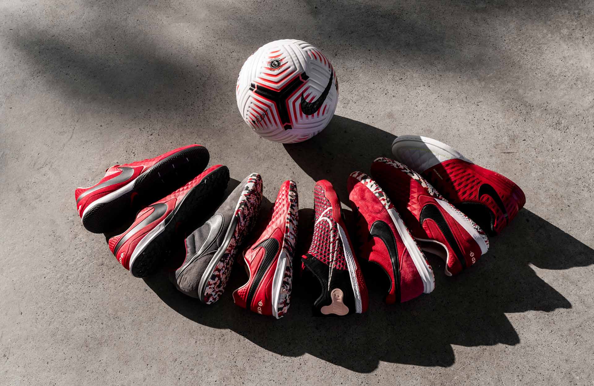 Phối màu của bộ sưu tập Nike "Cardinal Red/White" đầy quyến rũ