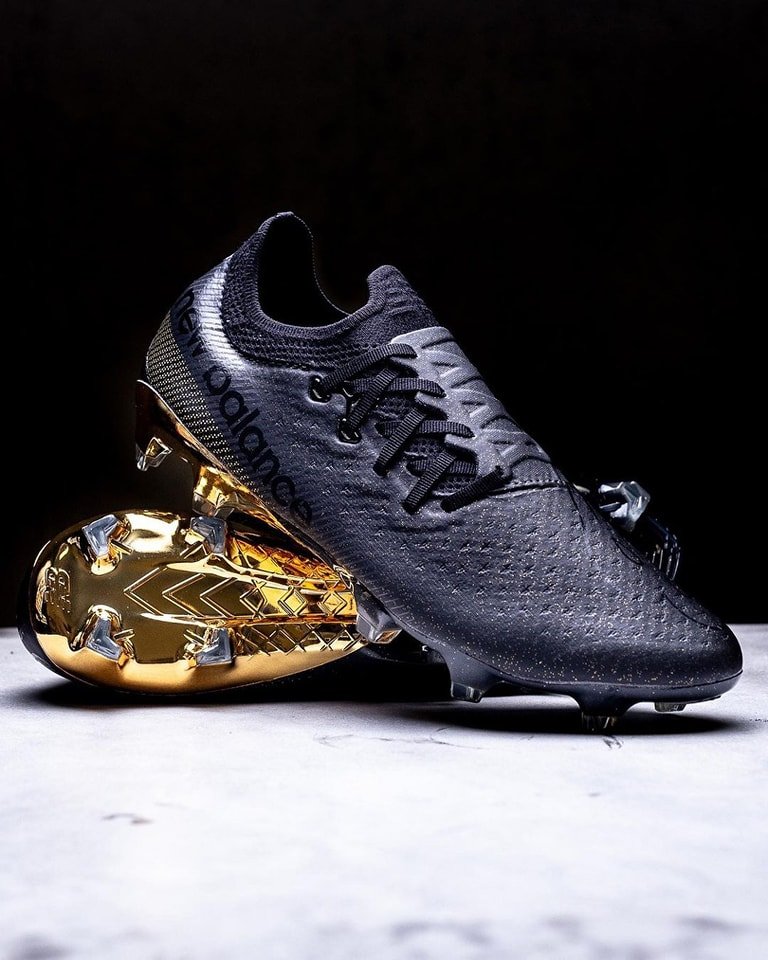 Giày đá banh New Balance Furon v7 ‘Gold Pack’