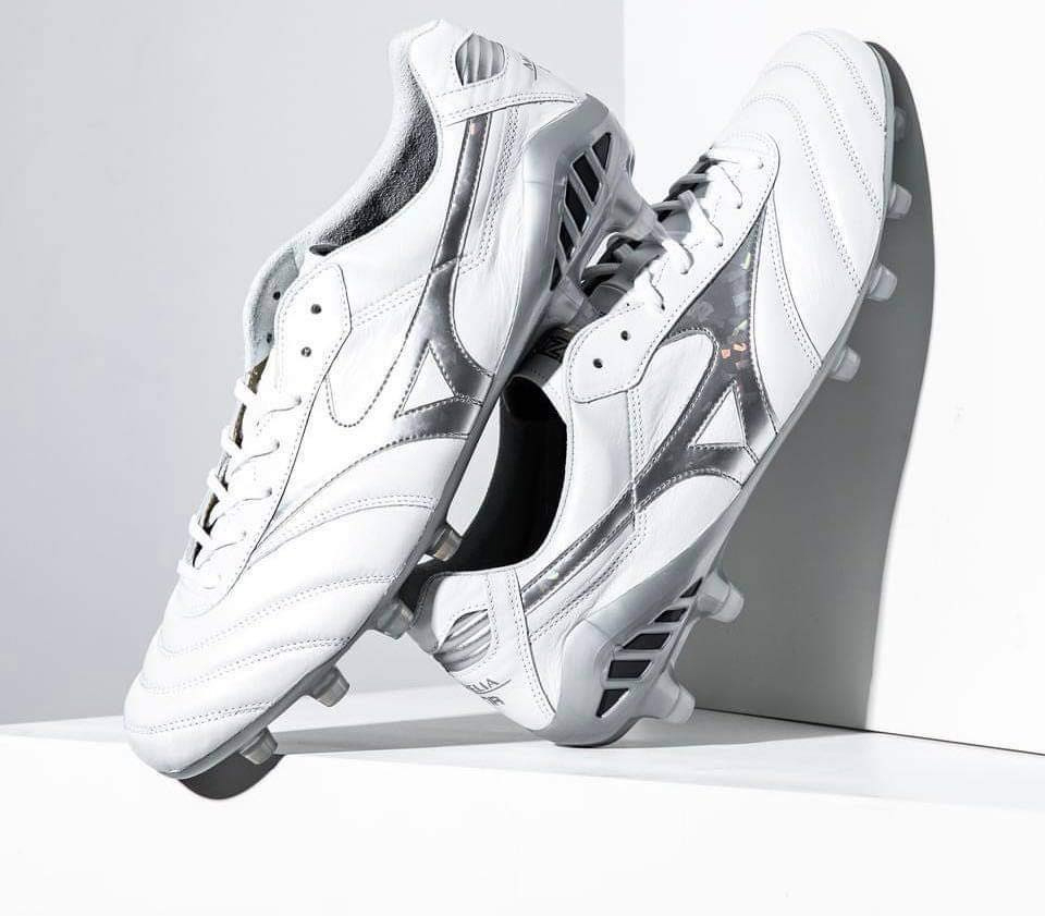 Mizuno Morelia DNA là sự kết hợp của Morelia và Morelia Neo