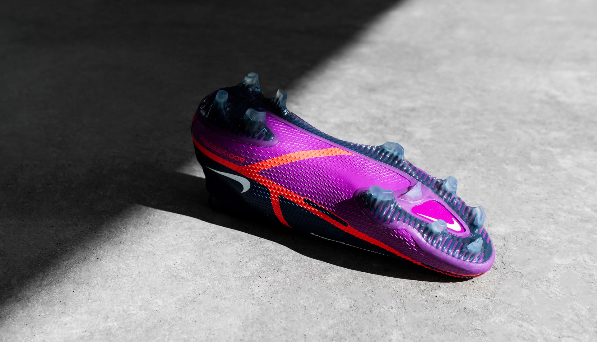 Công nghệ độc đáo của giày đá bóng Nike Phantom GT II UV
