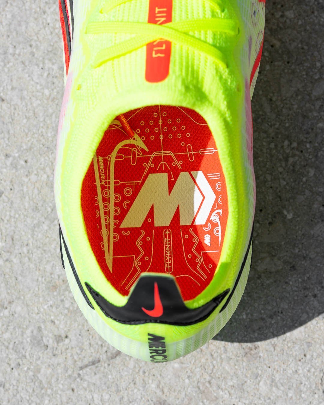 Erling Haaland mang giày đá banh Nike Mercurial