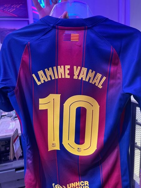 Sự Kiện Lịch Sử: Lamine Yamal tiếp nhận Áo đấu Số 10 từ FC Barcelona