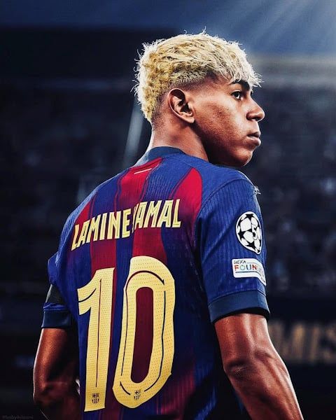 lamine yamal nhận áo đấu số 10 từ fc barcelona