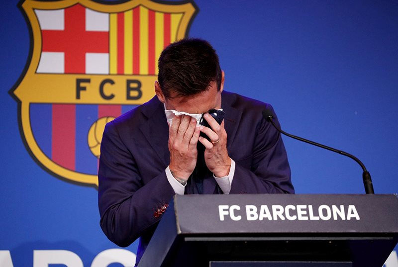 Messi trong buổi họp báo chia tay Barca