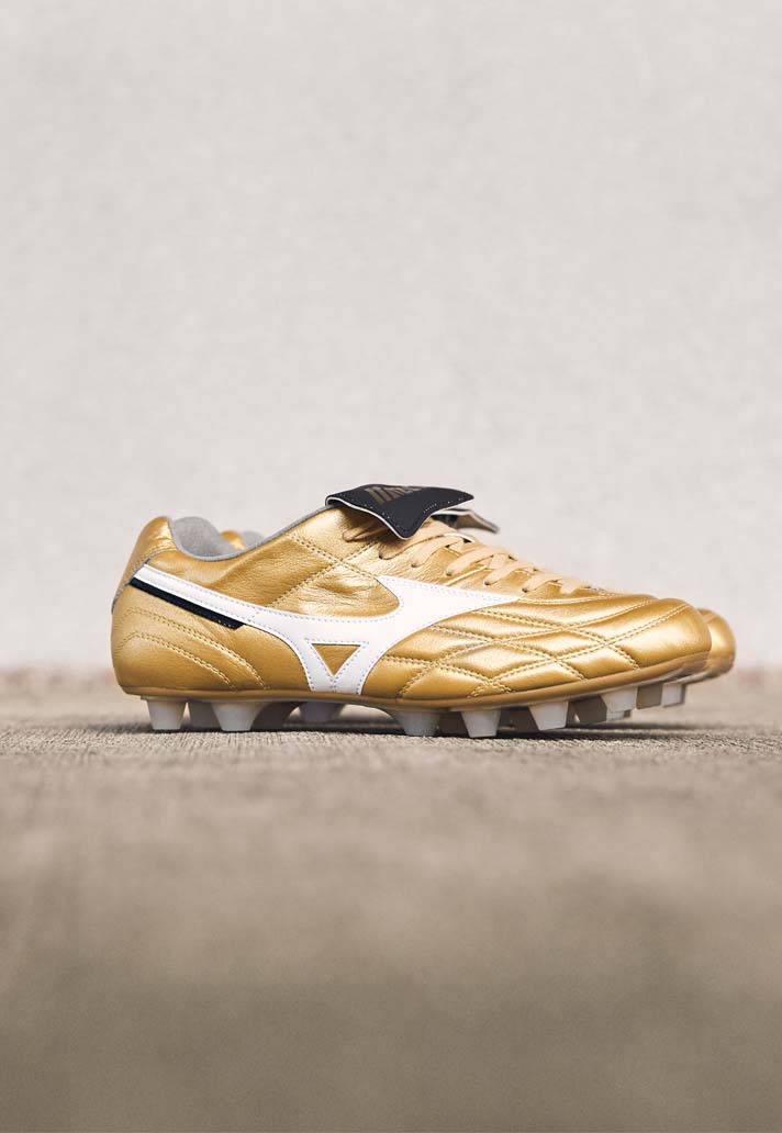 Thiết kế sang trọng của giày đá banh Mizuno Morelia Ultra Light MIJ "Gold"