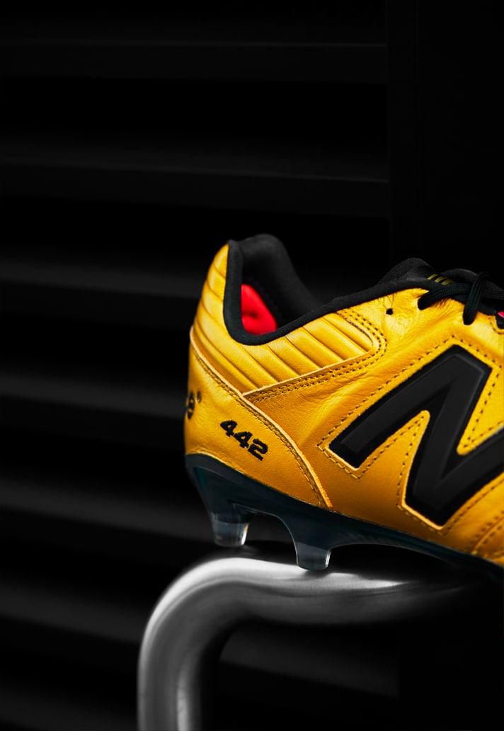 Công nghệ giày đá bóng New Balance Golden 442 V2