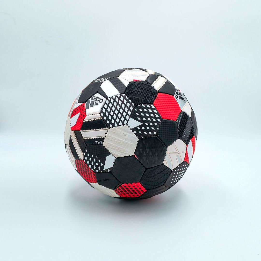 Giới thiệu những thiết kế bóng đá ấn tượng của nhà sáng tạo Jon-Paul Wheatley