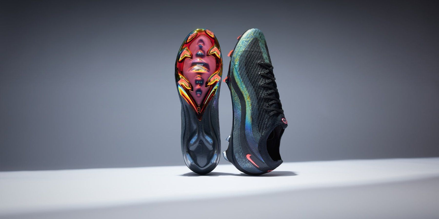 Nike Mercurial Vapor x Air Max 95: Giày Đá Banh Độc Đáo Cho Người Yêu Thích Sự Khác Biệt