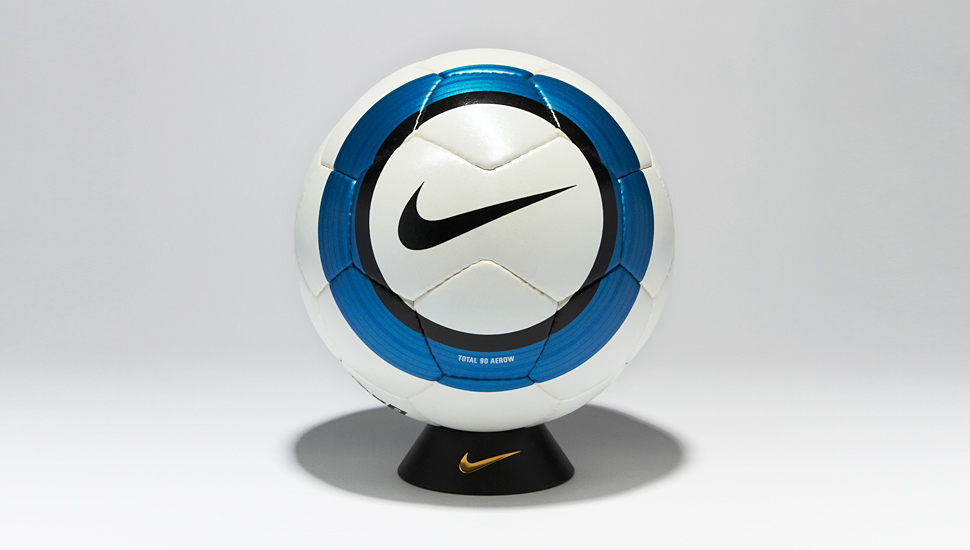 Quả bóng đá Nike Total 90 Aerow (2004/05)
