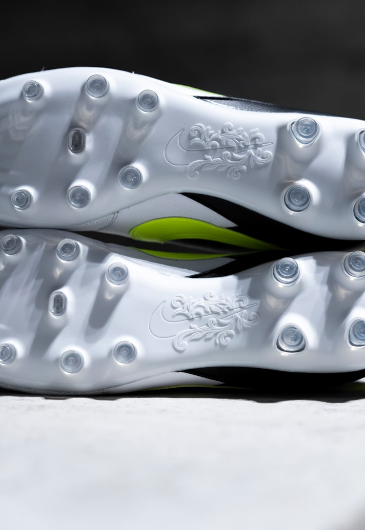 Công nghệ giày đá banh Nike Premier III hoàn toàn mới