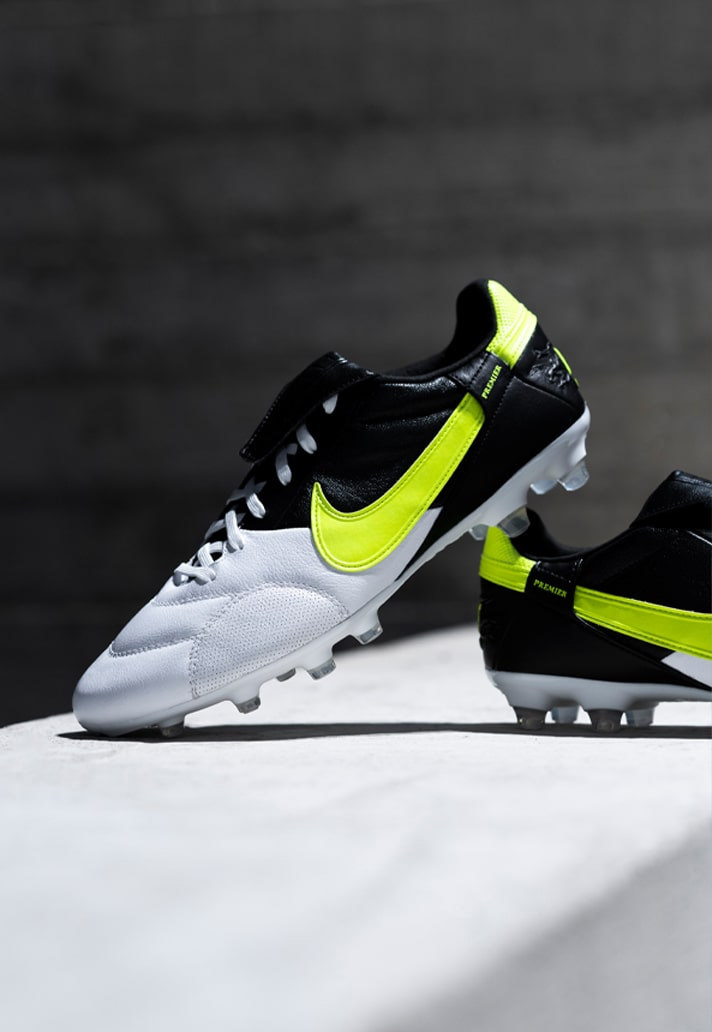Nike ra mắt gam màu ấn tượng dành cho giày đá bóng Premier III