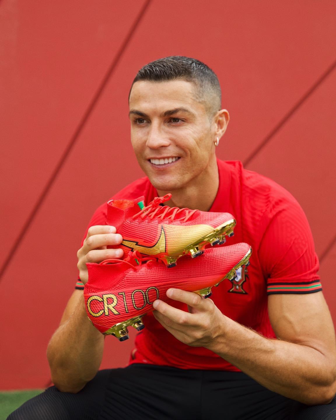 Đôi giày Nike Mercurial Superfly CR7 100 Goals mới giới thiệu một thiết kế táo bạo