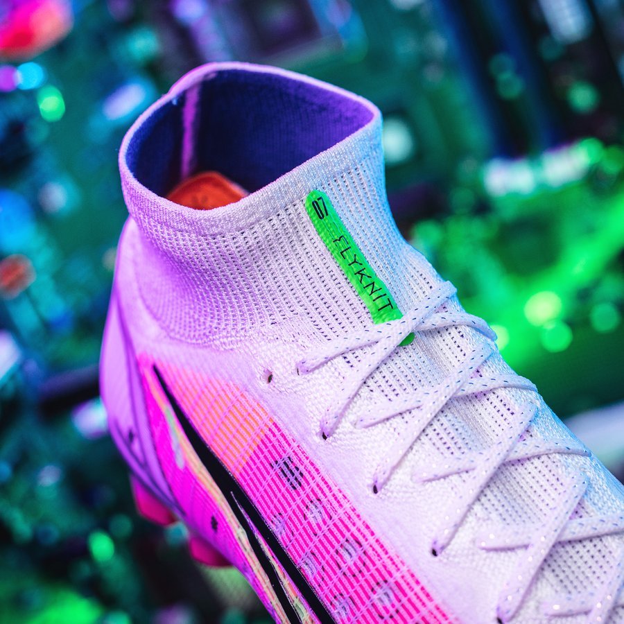Giày đá bóng Nike Mercurial công nghệ cao