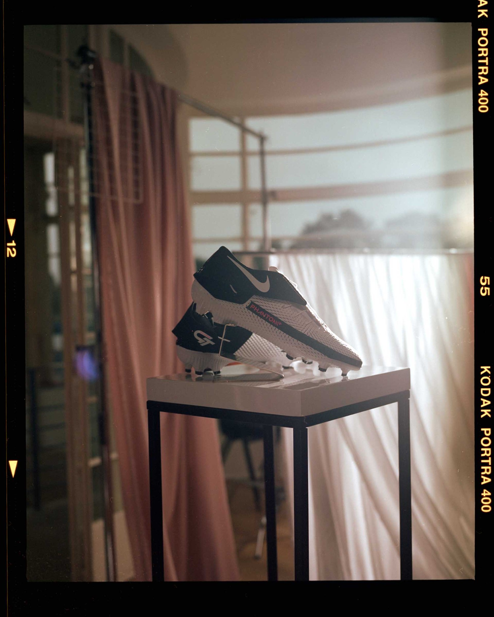 giày đá bóng Nike Phantom GT FlyEase