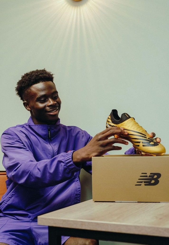 Giày đá banh New Balance Furon V7 Golden Bukayo Saka - 01