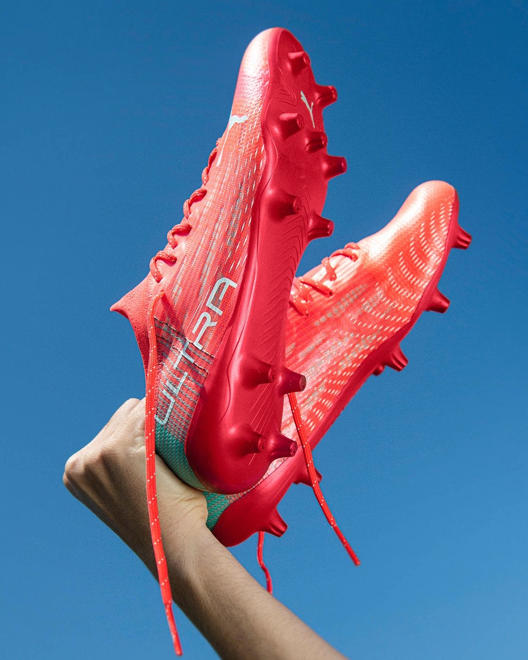 So sánh đinh giày của giày đá bóng tốc độ Adidas X Speedflow, Nike Mercurial và Puma Ultra