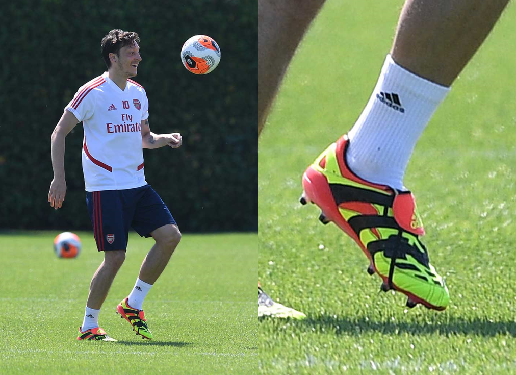 Mesut Ozil (Arsenal) mang giày đá banh adidas Predator Accelerator