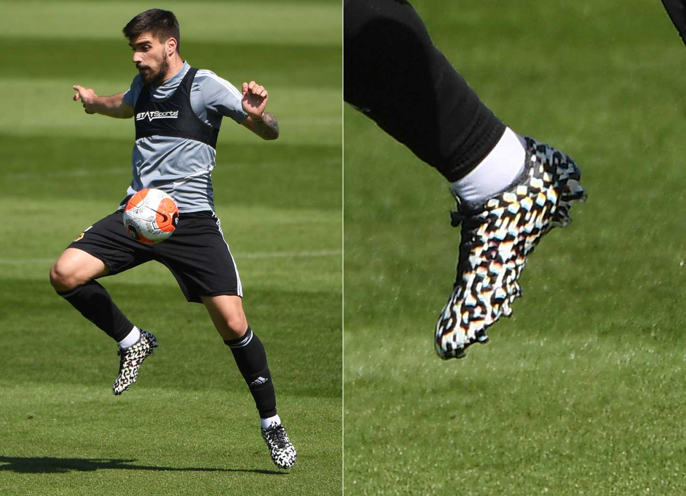 Ruben Neves (Wolves) mang giày đá banh Nike Tiempo Legend VIII
