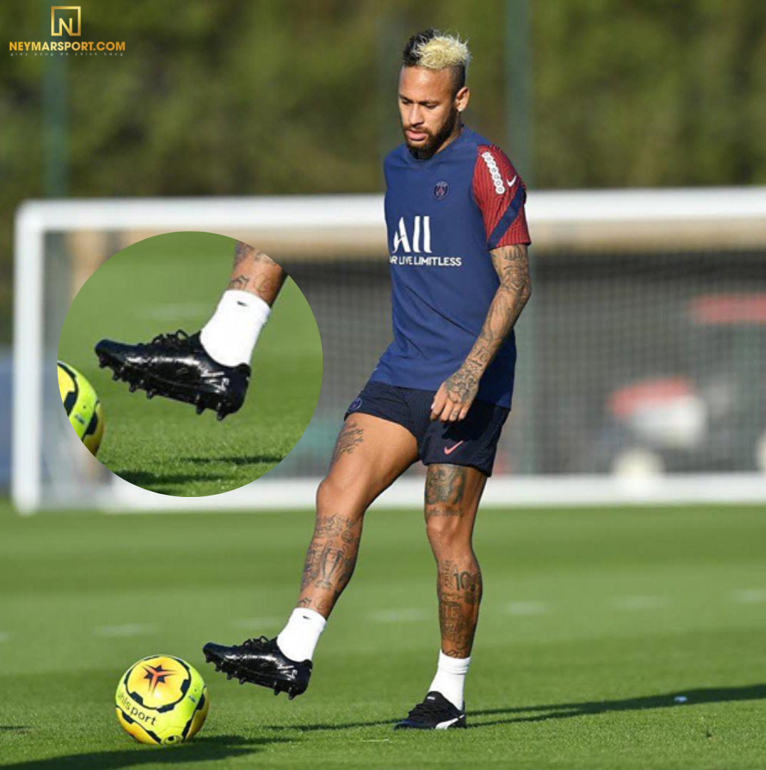 Neymar Jr  khoác áo PSG đang tập luyện chuẩn bị cho giải ‘League 1 ’