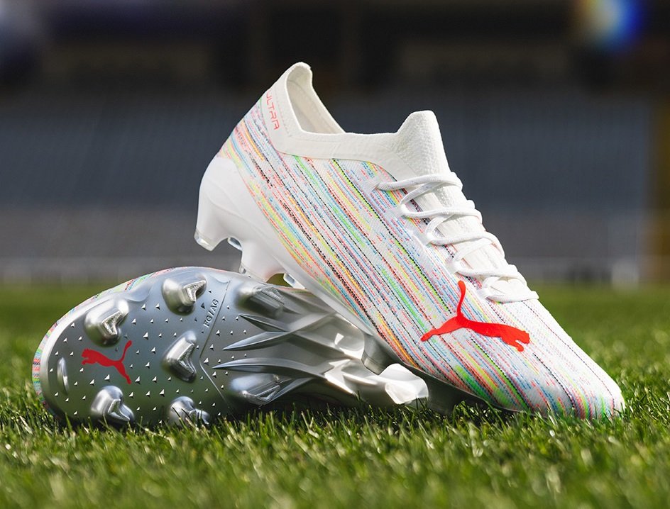 Antoine Griezmann mang giày đá bóng Puma Ultra Spectra