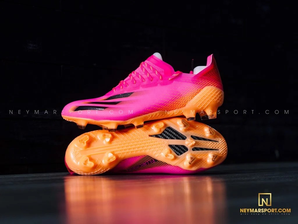 Tiền vệ N’golo Kante mang giày đá bóng adidas X Ghosted Superspectral