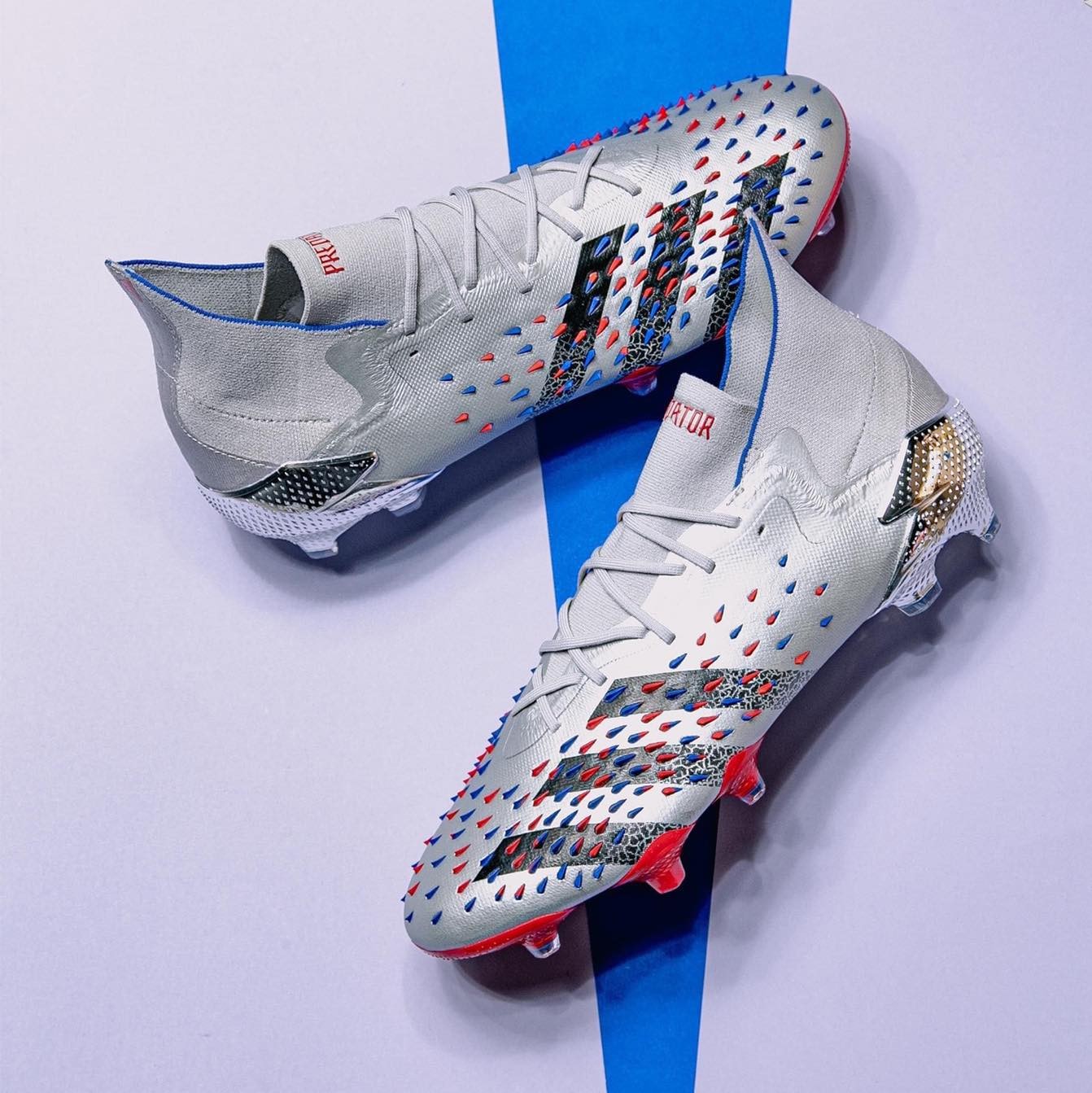 Tiền vệ Paul Pogba mang giày đá bóng adidas Predator Showpiece Pack