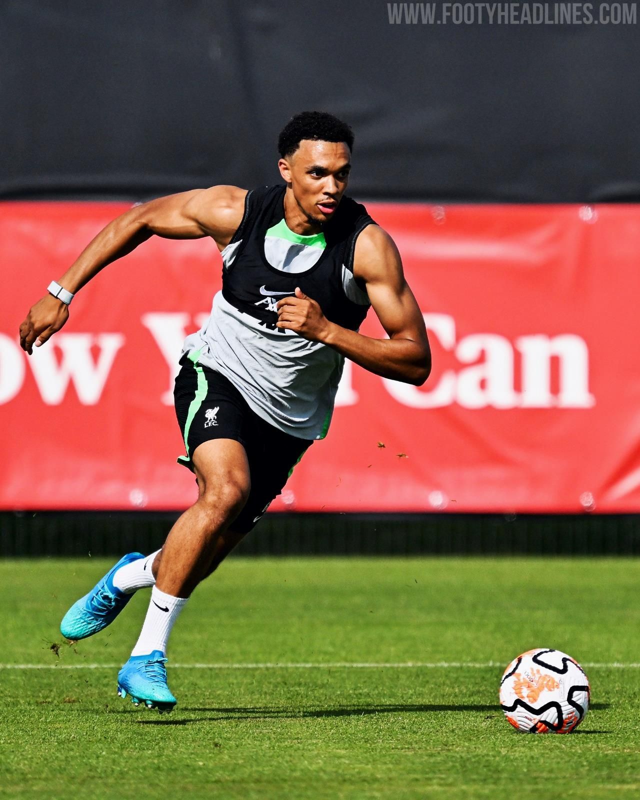 BST Under Armour 'The 66' dành riêng cho Trent Alexander-Arnold 8